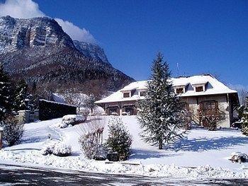 Logis Au Pas De L'Alpette Hotel Chapareillan Exterior photo